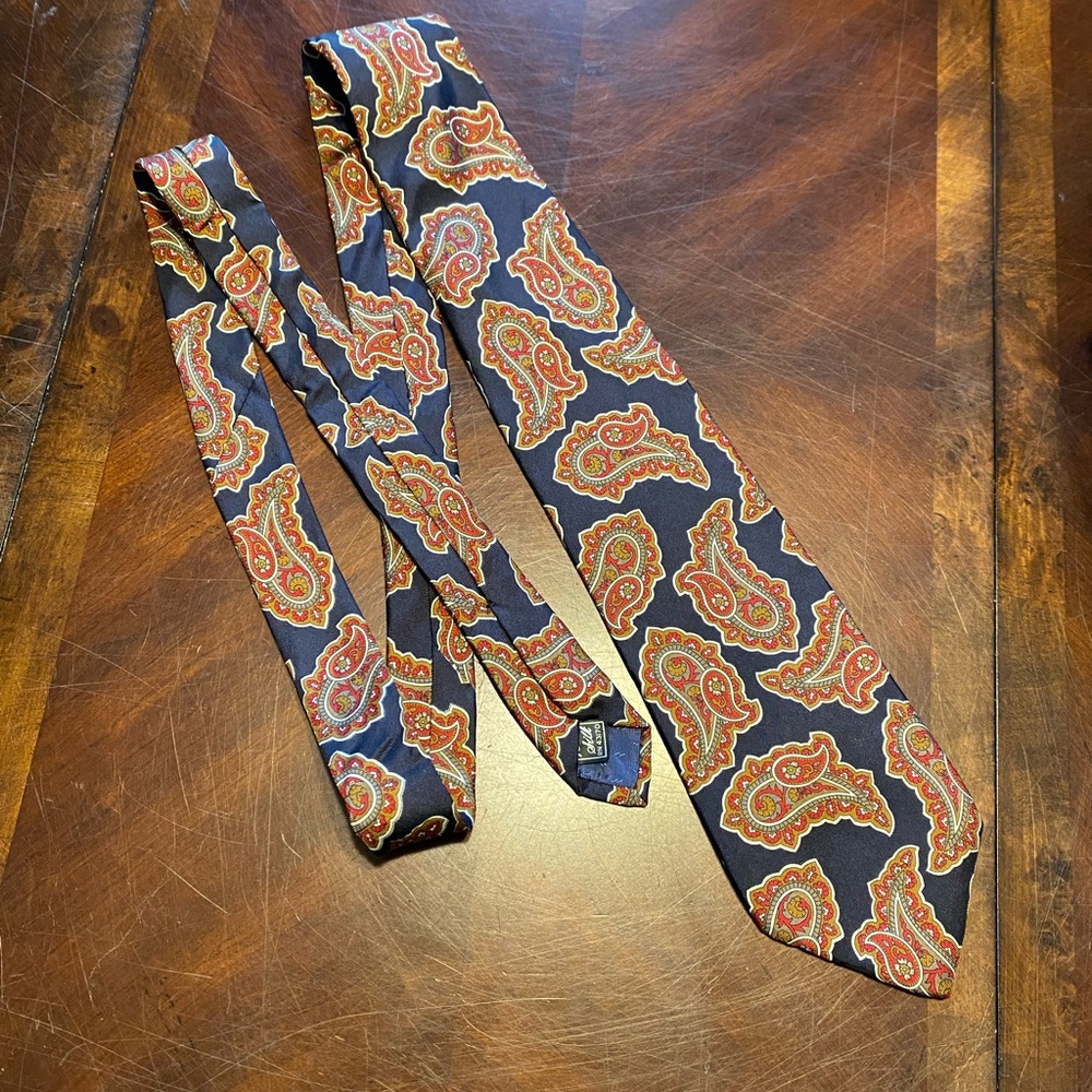 Paisley Patterned Tie in Black and Red